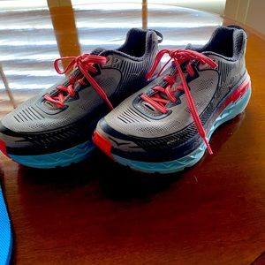 Size 7 HOKA BONDI 5 athletic shoes